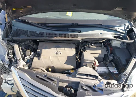 2014 Toyota Sienna Xle V6 8 Passenger z USA, uszkodzony, nr VIN 5TDYK3DC1ES422768